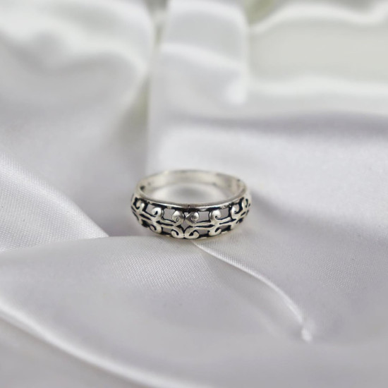 925 Sterling Silver Oxidized Sleek Motif Ring 