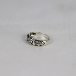 925 Sterling Silver Oxidized Sleek Motif Ring 