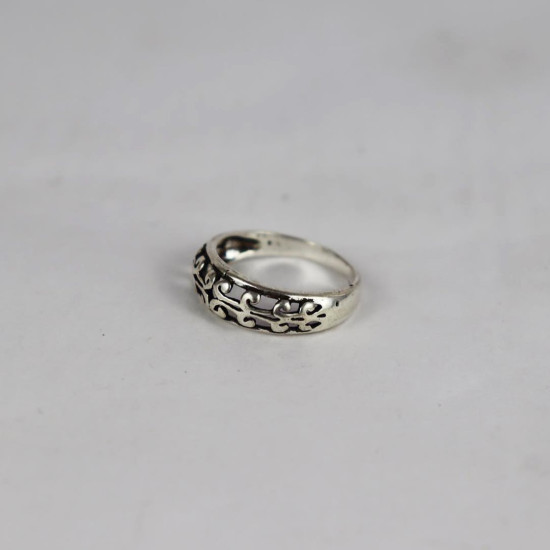 925 Sterling Silver Oxidized Sleek Motif Ring 